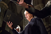 Lade das Bild in den Galerie-Viewer, Out of Darkness - Nidaros domkor, Vivianne Sydnes