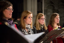 Lade das Bild in den Galerie-Viewer, Out of Darkness - Nidaros domkor, Vivianne Sydnes