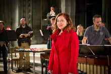 Lade das Bild in den Galerie-Viewer, Out of Darkness - Nidaros domkor, Vivianne Sydnes